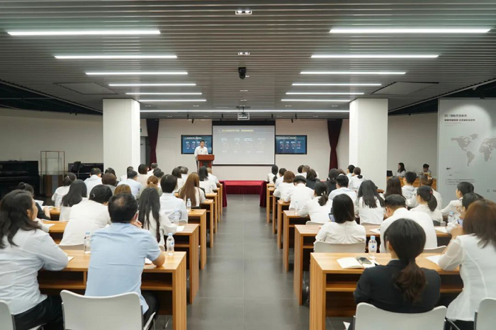 习书记+半年会2.png