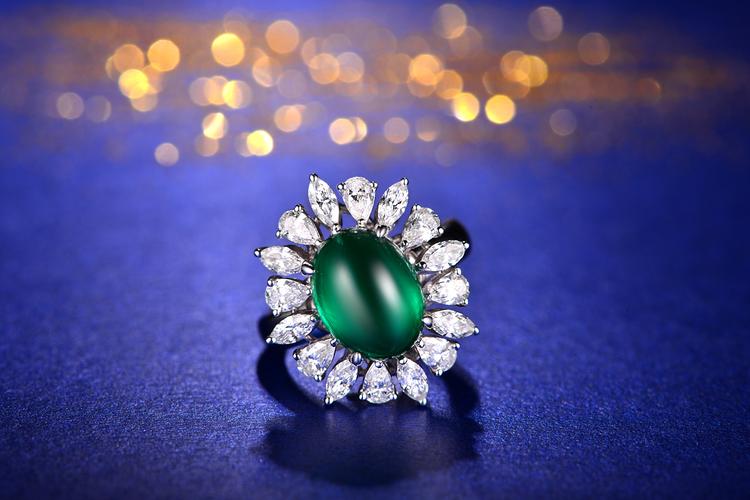 8克拉祖母绿钻石戒指_珠宝图片